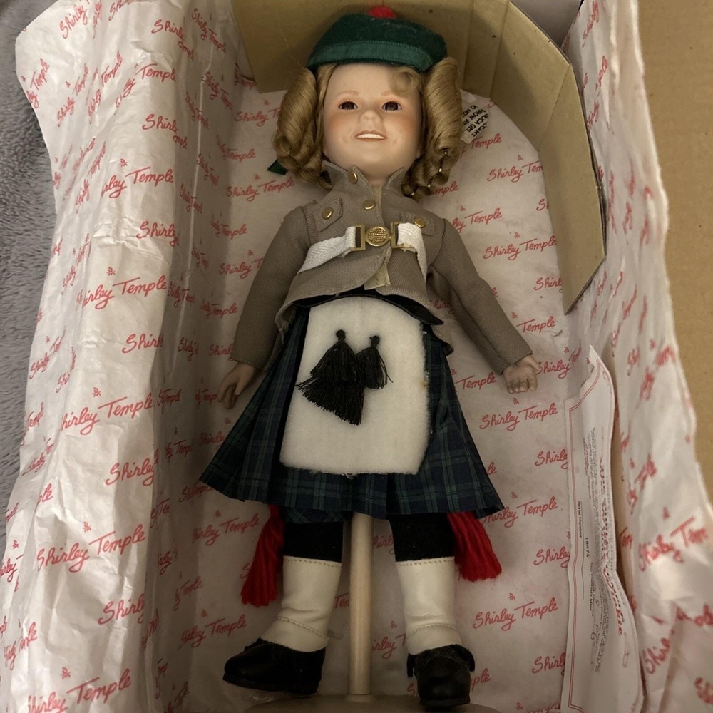1986 Danbury‎ Mint Silver Screen Shirley Temple Wee Willie Winkie Porcelain Doll